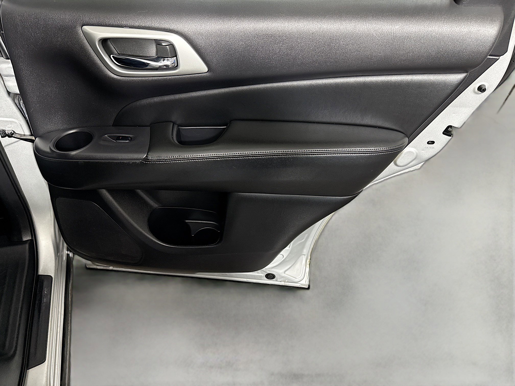 Used 2019 Nissan Pathfinder SV image 28