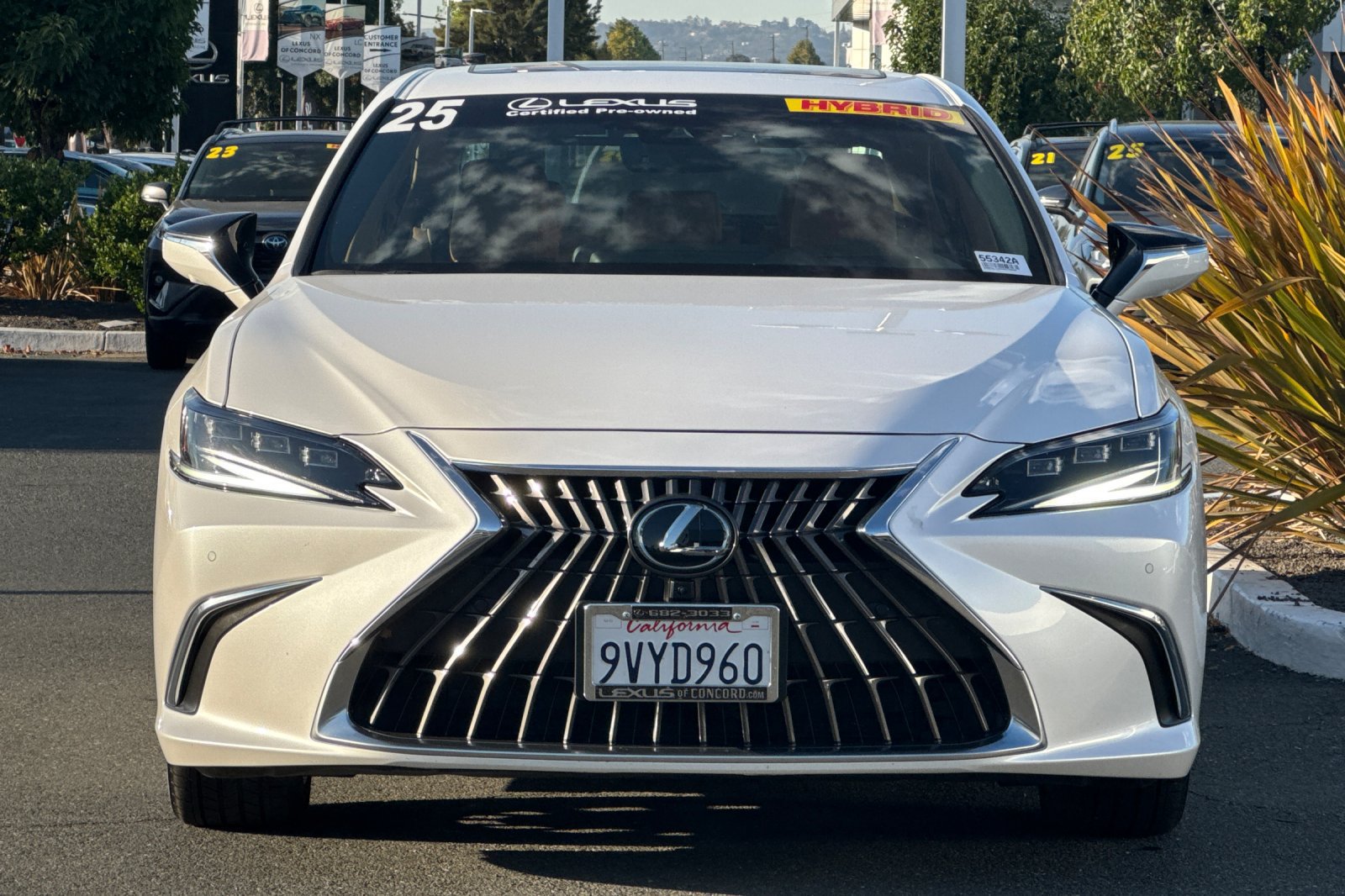 Certified 2025 Lexus ES 300h w/ Accessory Package (Z1) FWD image 6