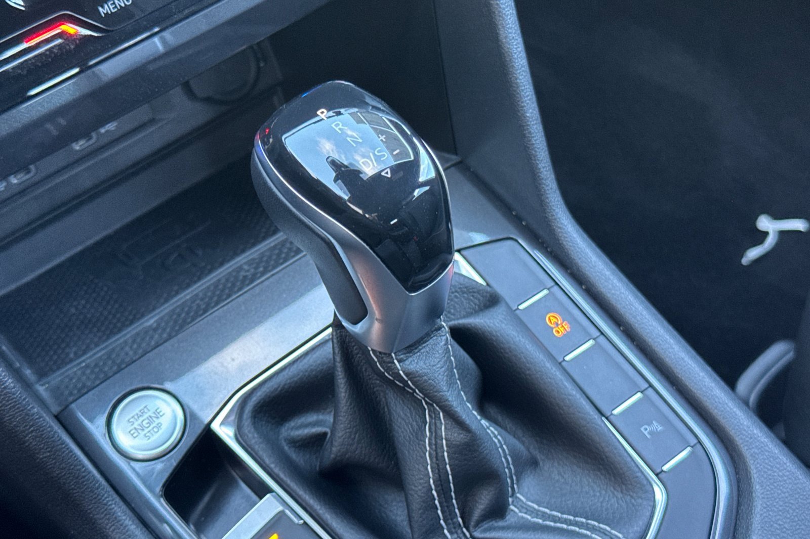 Used 2023 Volkswagen Tiguan SE R-Line image 22