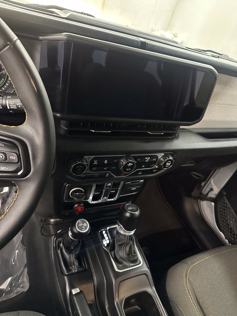 Used 2024 Jeep Wrangler Unlimited w/ Convenience Group AWD/4WD image 14