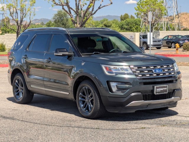 Used 2016 Ford Explorer XLT image 3