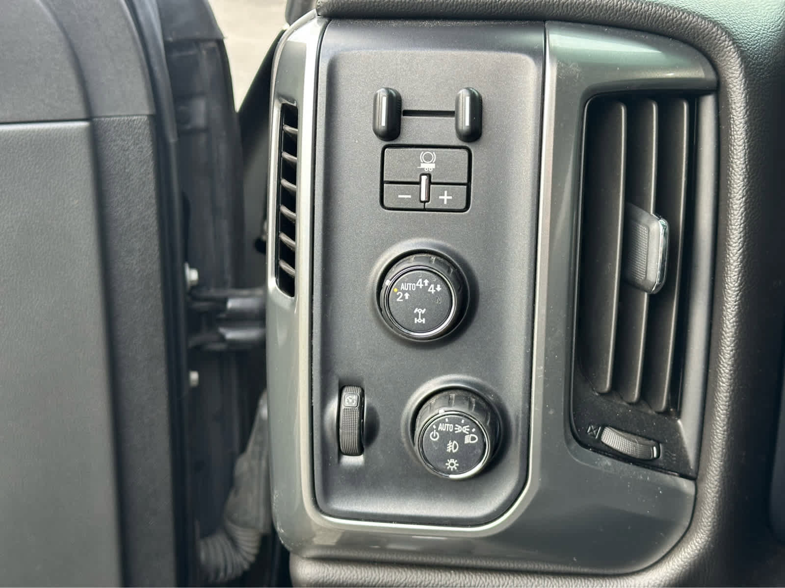Used 2019 Chevrolet Silverado 1500 LT w/ All Star Edition AWD/4WD image 17