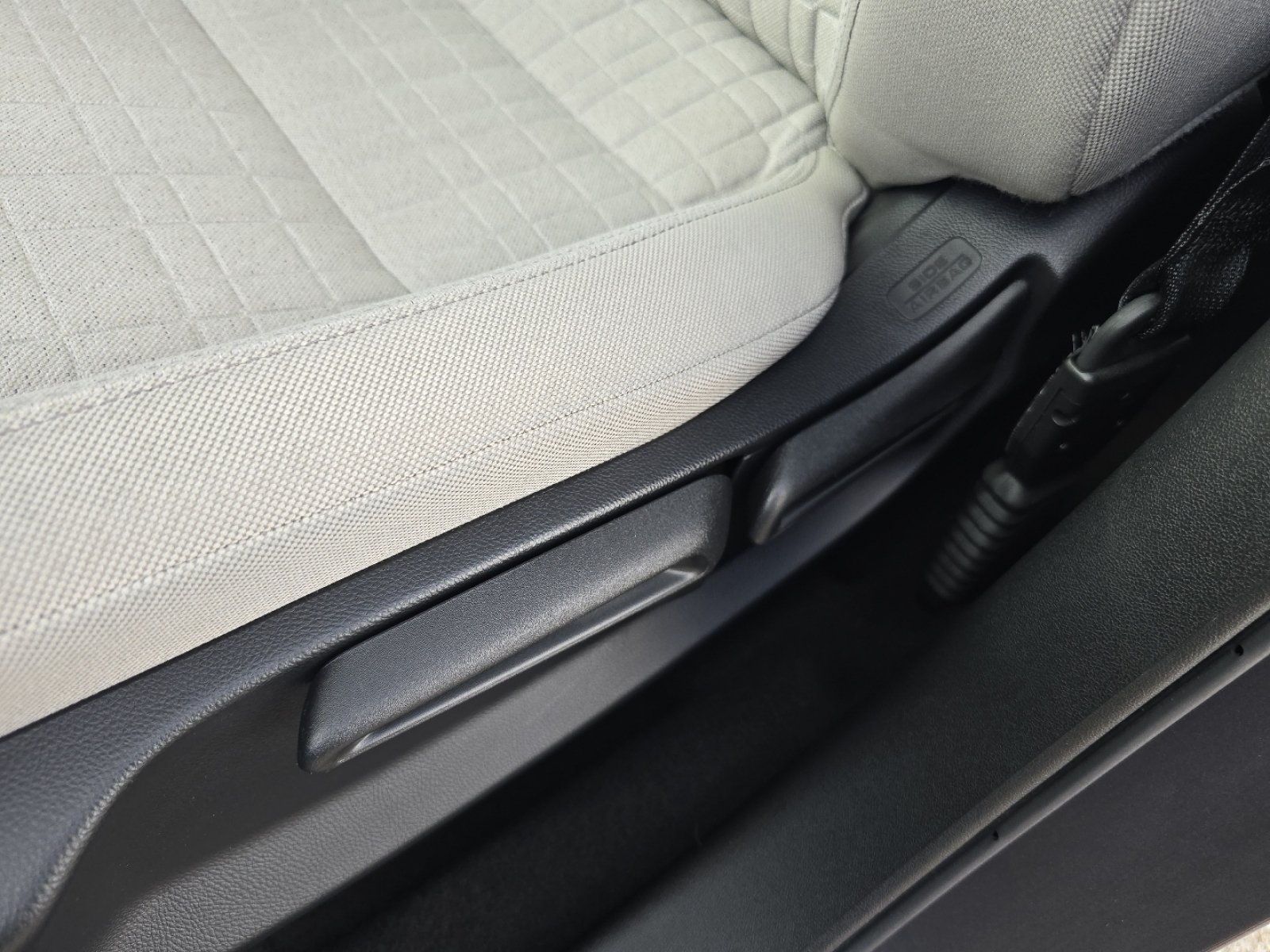 Used 2023 Honda HR-V LX image 23