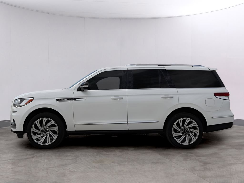 Used 2024 Lincoln Navigator Premiere image 4
