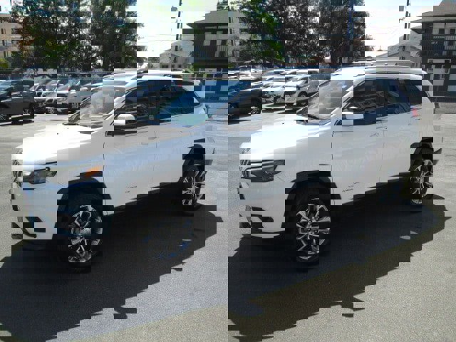 Used 2021 Jeep Cherokee Latitude Lux w/ Comfort/Convenience Group image 3