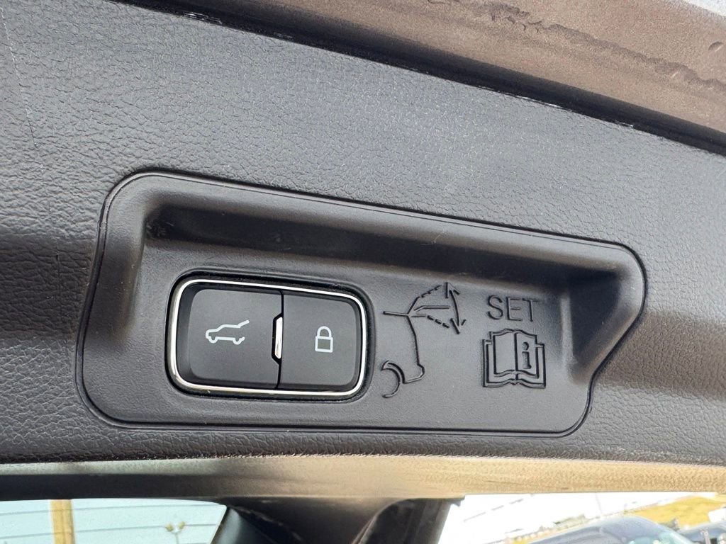 Used 2025 Ford Explorer ST-Line image 35