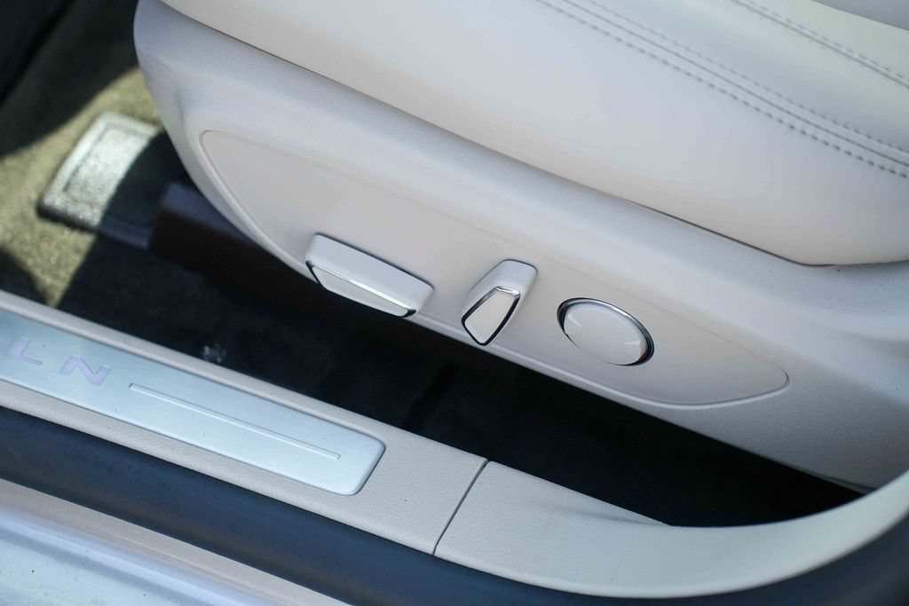 Used 2020 Lincoln MKZ FWD image 24