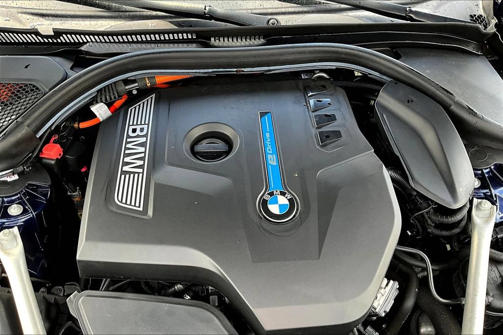 Used 2019 BMW 530e xDrive w/ Luxury Seating Package AWD/4WD image 31