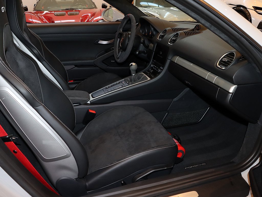 Used 2020 Porsche 718 Cayman GT4 image 60