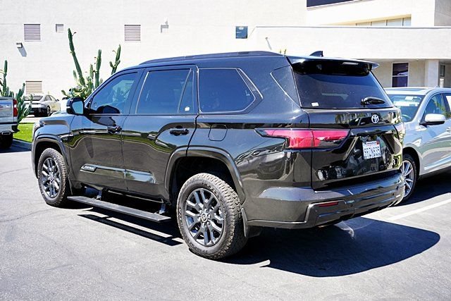 Used 2023 Toyota Sequoia Platinum AWD/4WD image 6