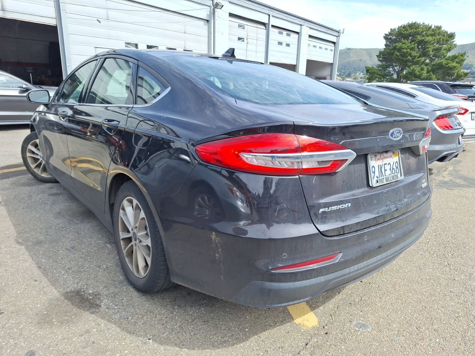 Used 2020 Ford Fusion SE FWD image 4