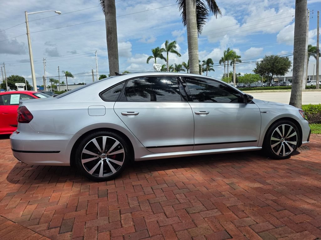 Used 2018 Volkswagen Passat 3.6 FWD image 3