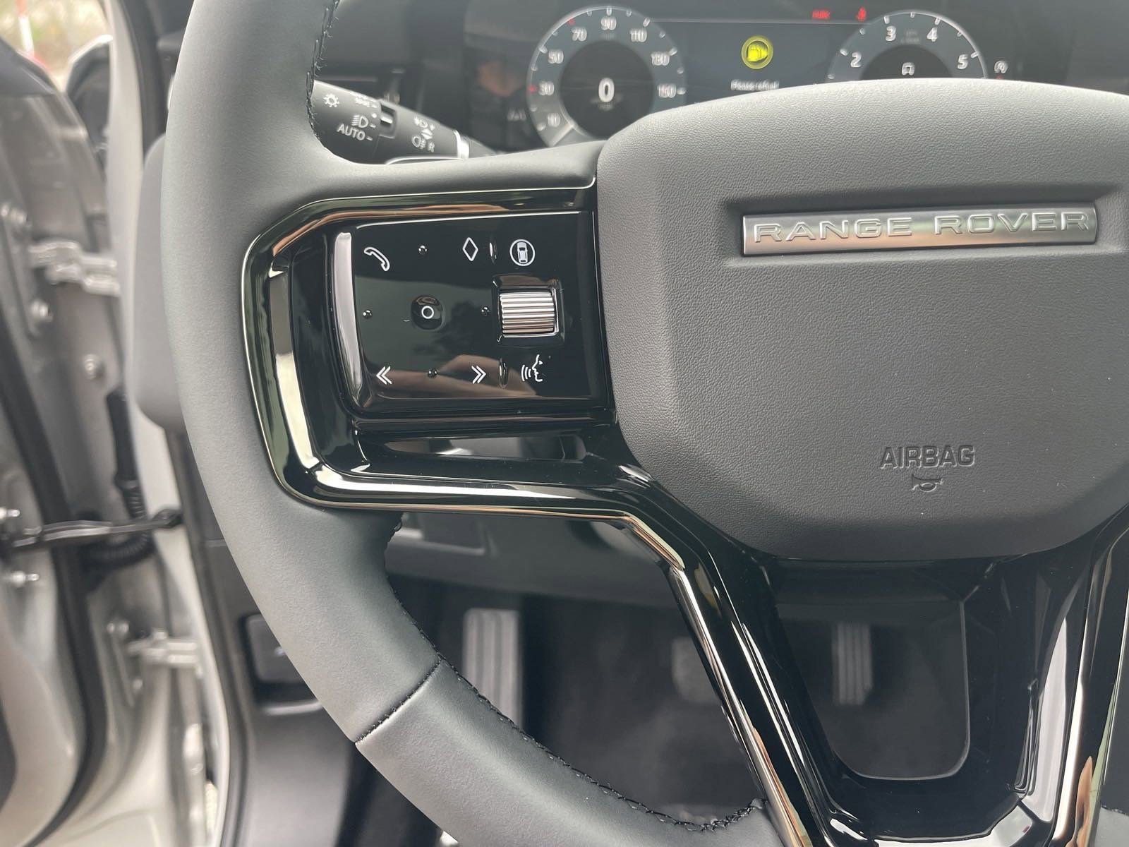 Used 2025 Land Rover Range Rover Evoque S image 16