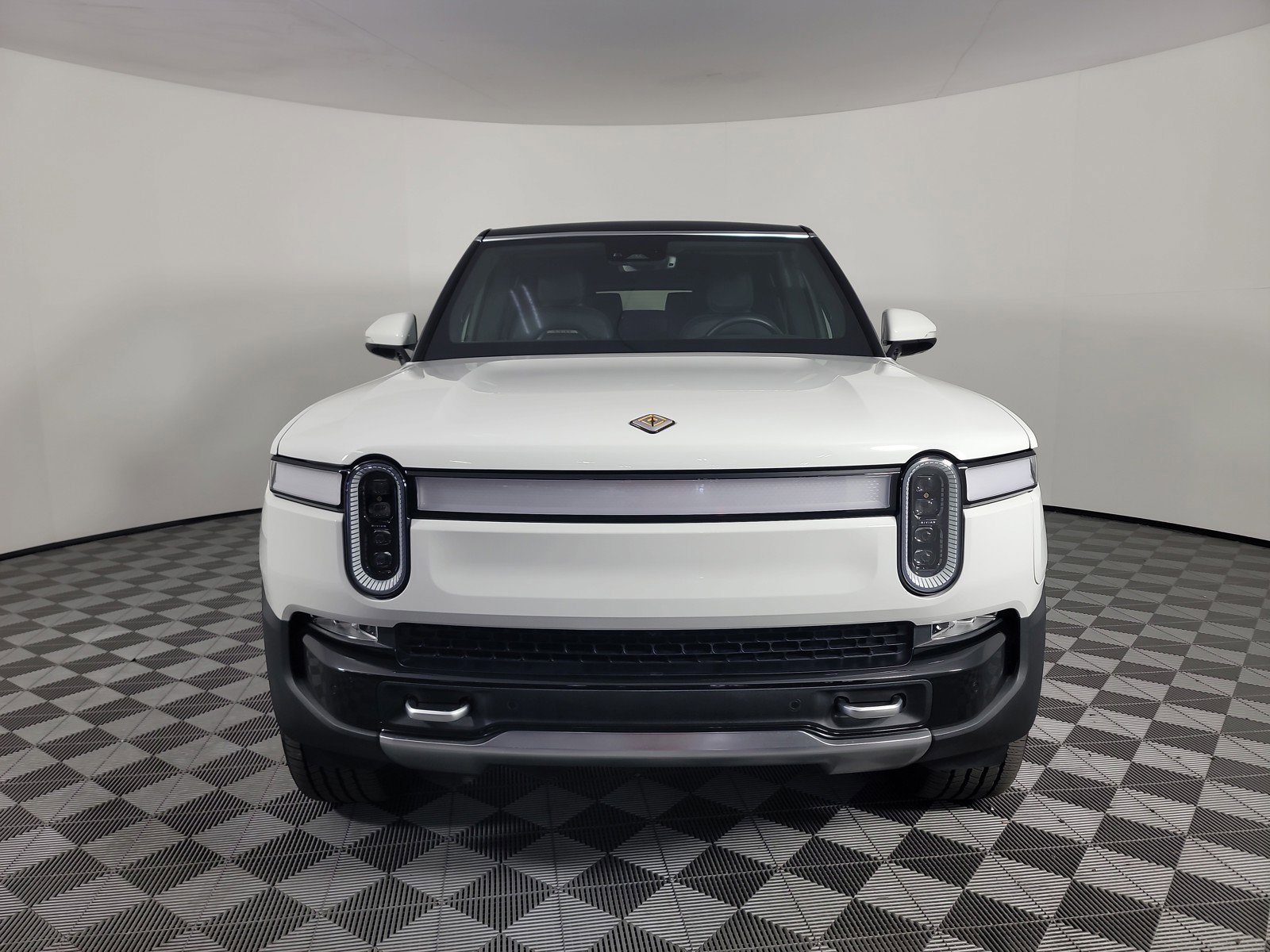 Used 2024 Rivian R1S Adventure image 8