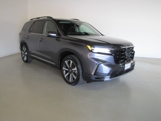 Certified 2025 Honda Pilot Touring image 3