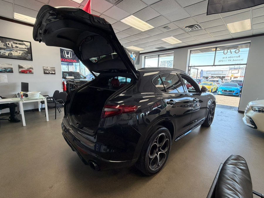 Used 2023 Alfa Romeo Stelvio Veloce AWD/4WD image 15