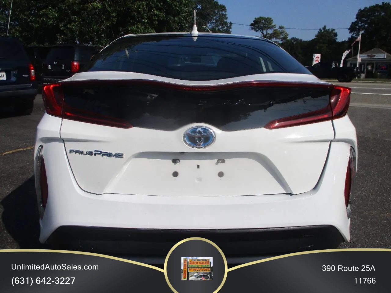 Used 2021 Toyota Prius Prime LE FWD image 3