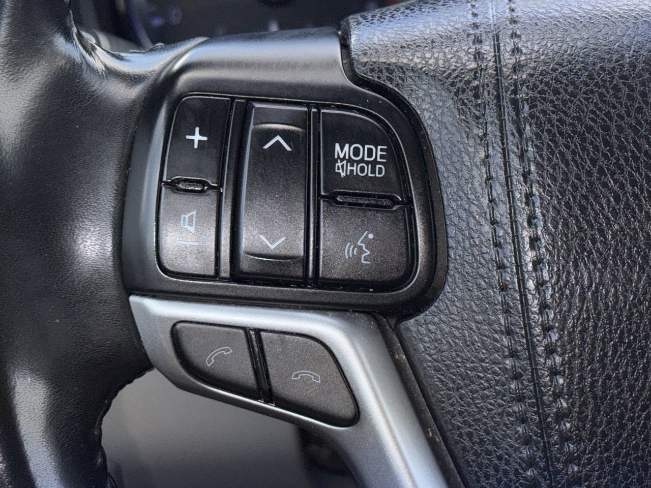 Used 2018 Toyota Highlander XLE FWD image 13