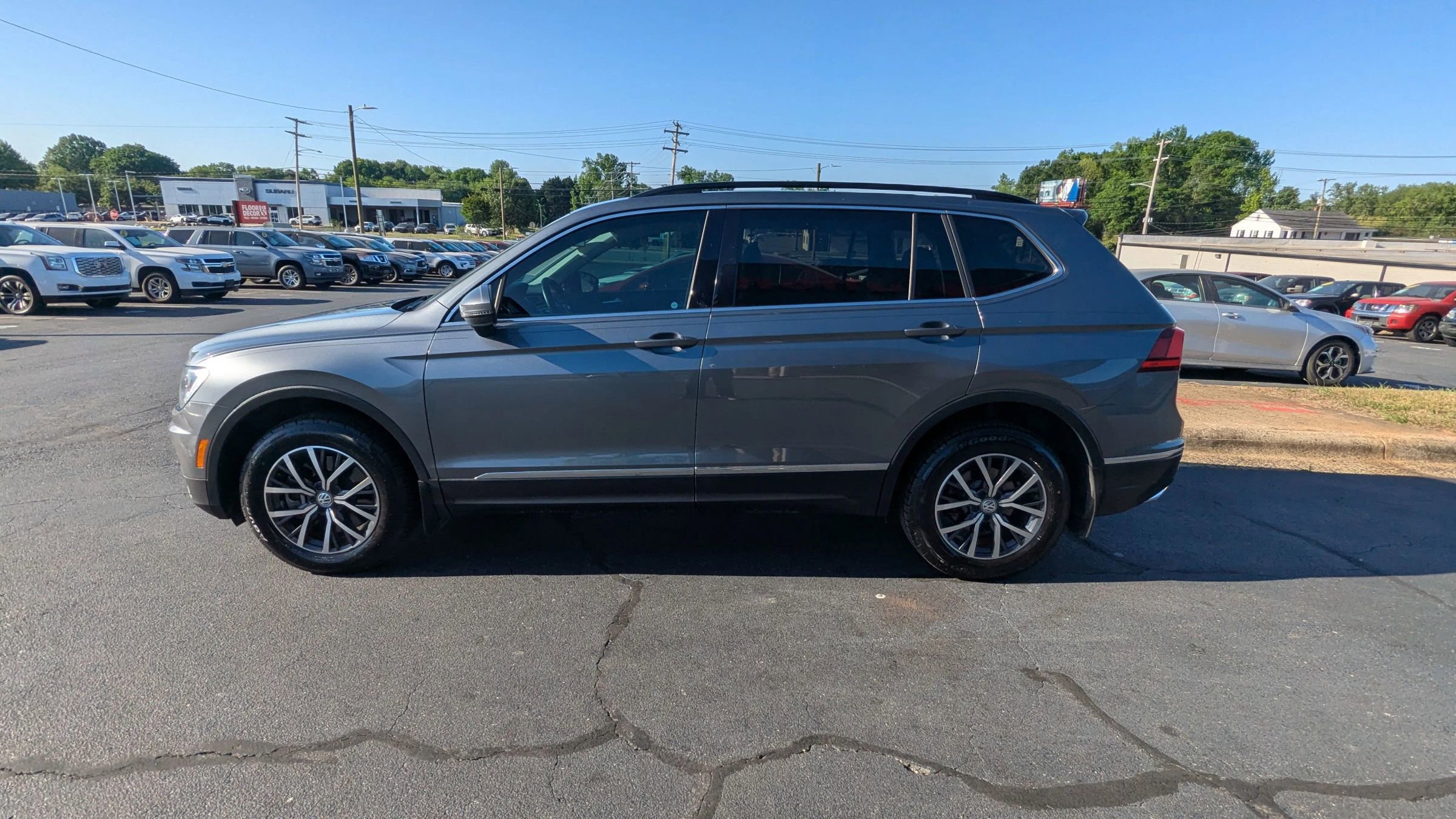 Used 2018 Volkswagen Tiguan SE w/ Panoramic Sunroof Package AWD/4WD image 4