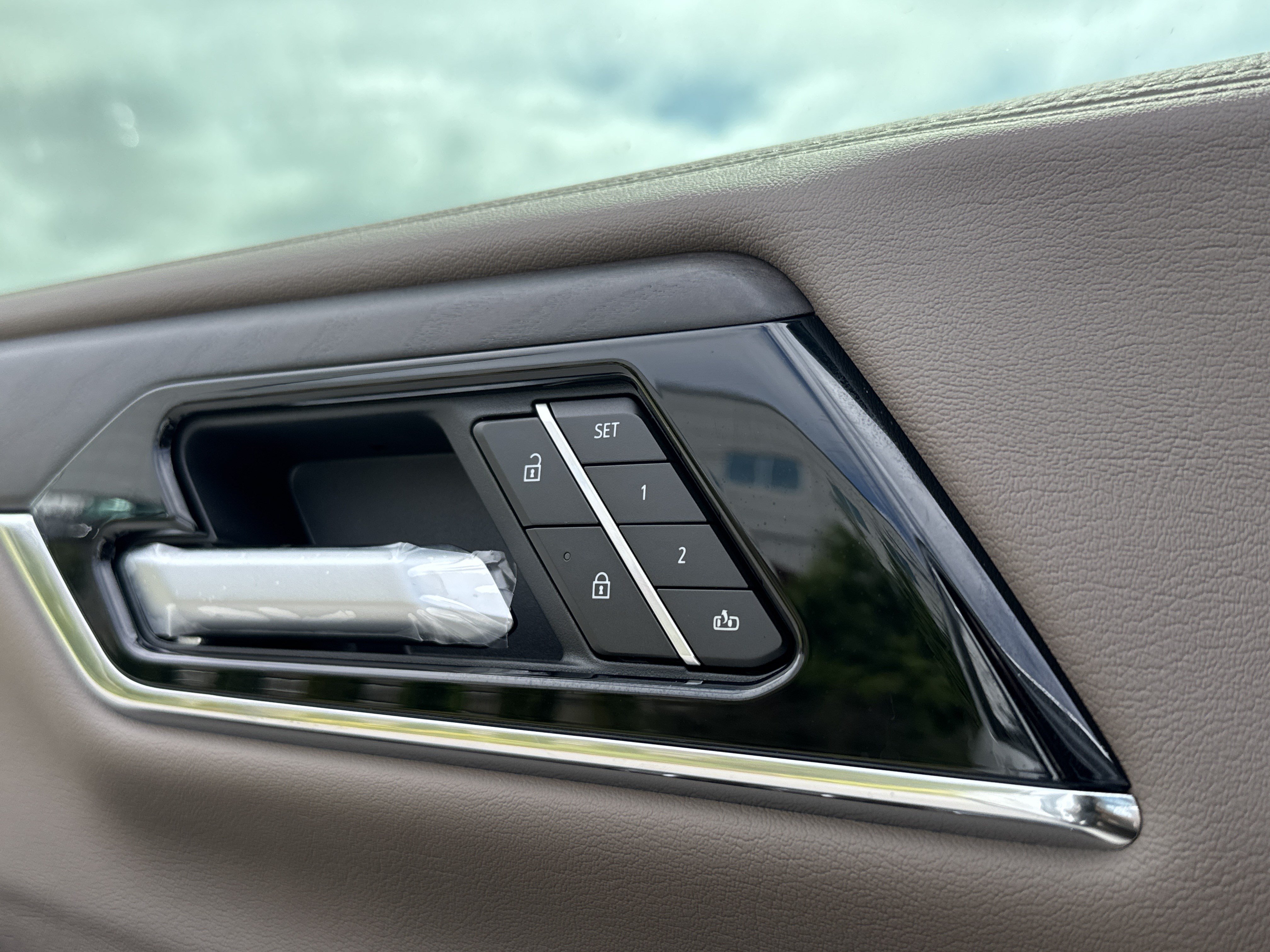 New 2026 GMC Yukon XL Denali w/ Denali Reserve Package RWD image 16