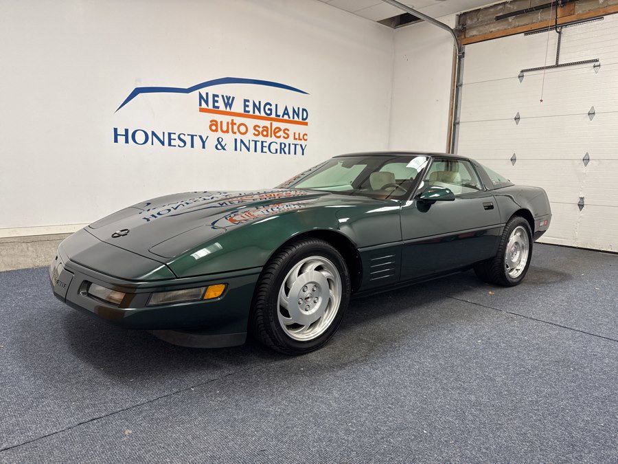 Used 1993 Chevrolet Corvette Coupe RWD image 2