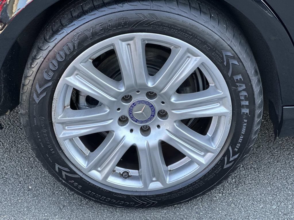 Used 2013 Mercedes-Benz E 350 4MATIC Sedan image 11