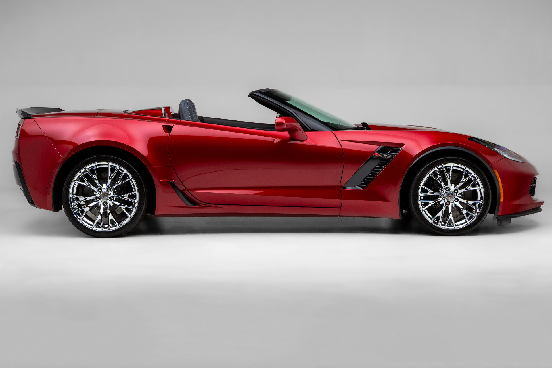 Used 2015 Chevrolet Corvette Z06 w/ 2LZ Preferred Equipment Group image 2