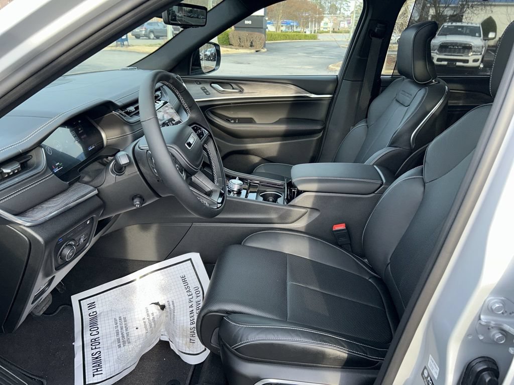 New 2024 Jeep Grand Cherokee Overland w/ Advanced Protech Group III AWD/4WD image 8