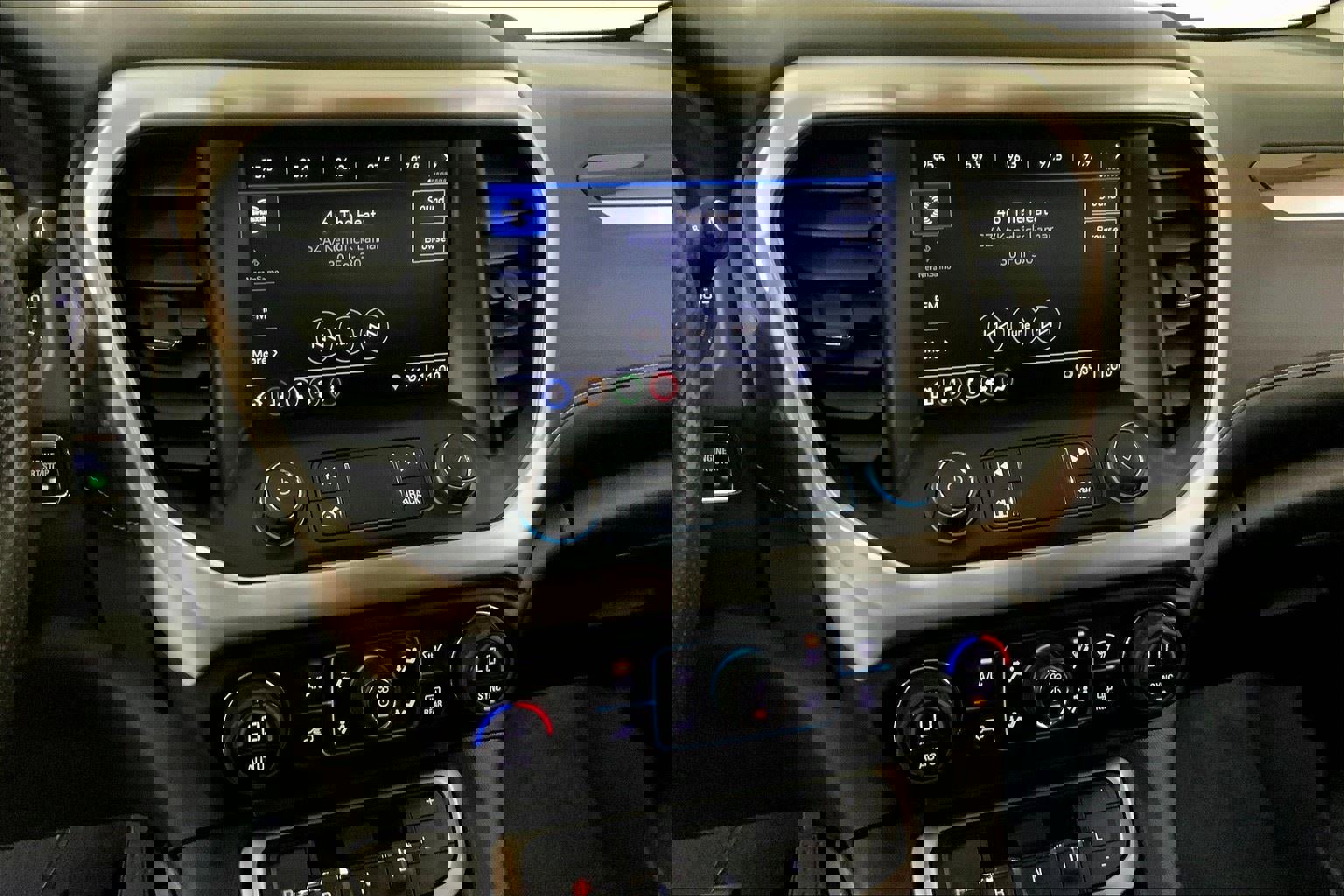 Used 2023 GMC Acadia SLE w/ Driver Convenience Package image 6