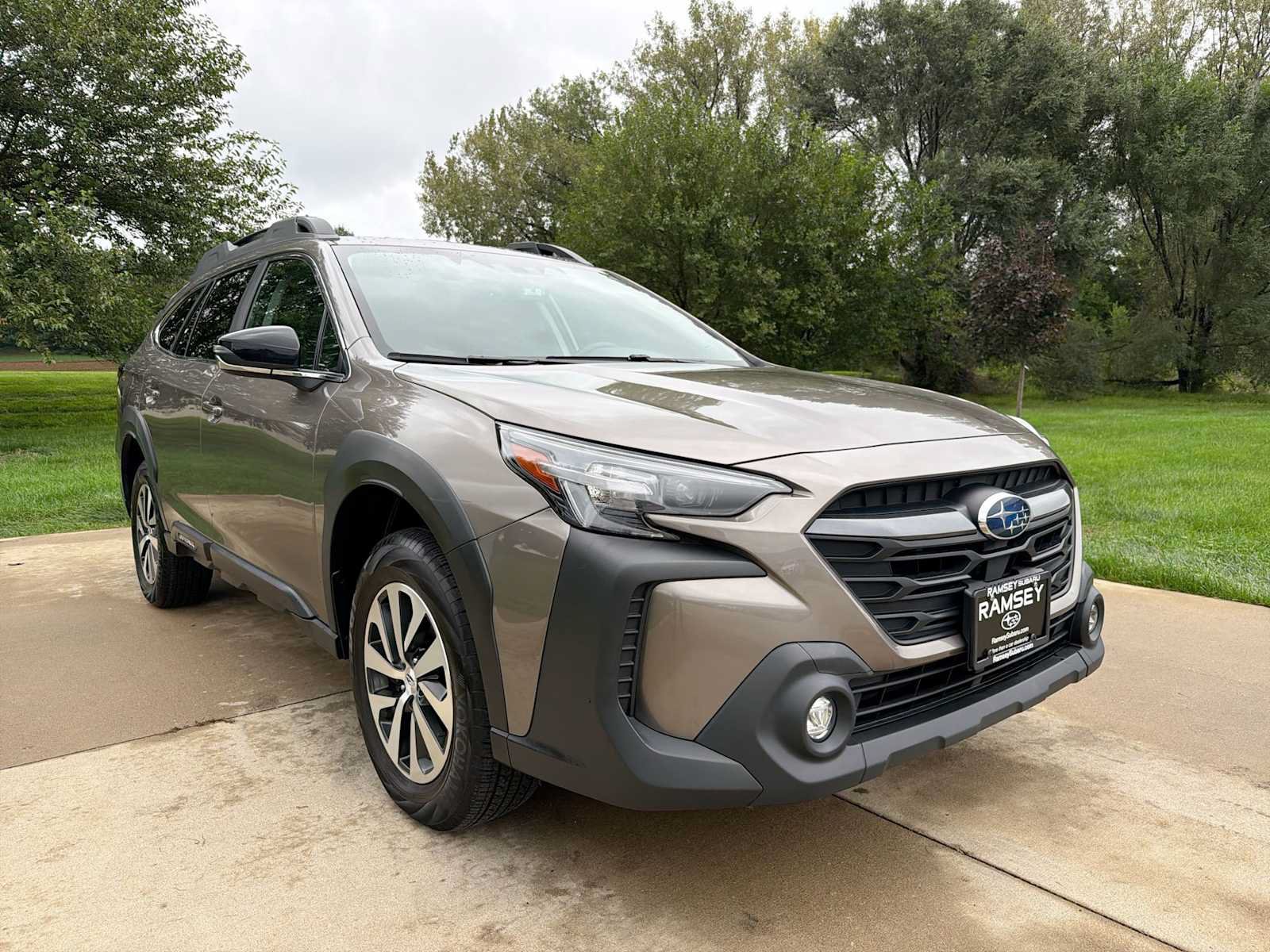 Certified 2024 Subaru Outback Premium AWD/4WD image 8