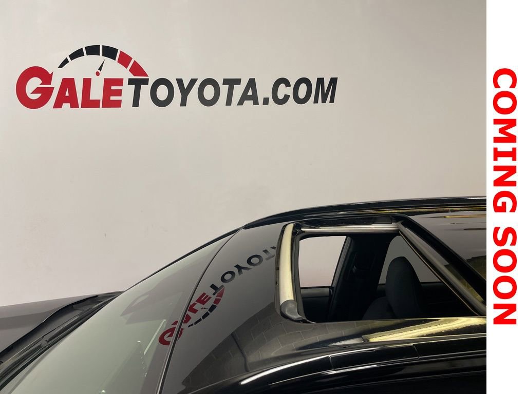 Used 2022 Toyota RAV4 SE w/ Convenience Package image 6