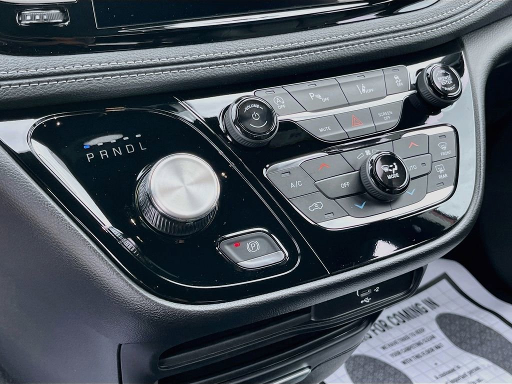 New 2027 Chrysler Pacifica Select FWD image 14