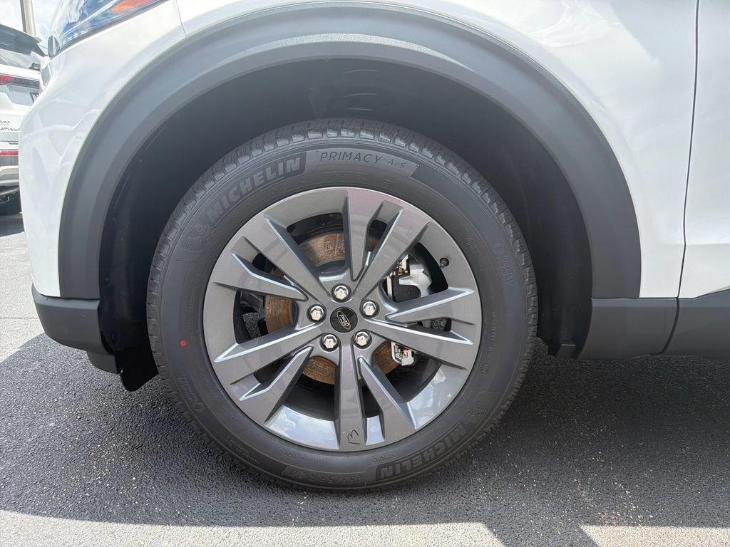 New 2026 Ford Explorer Active w/ Active Comfort Package AWD/4WD image 2