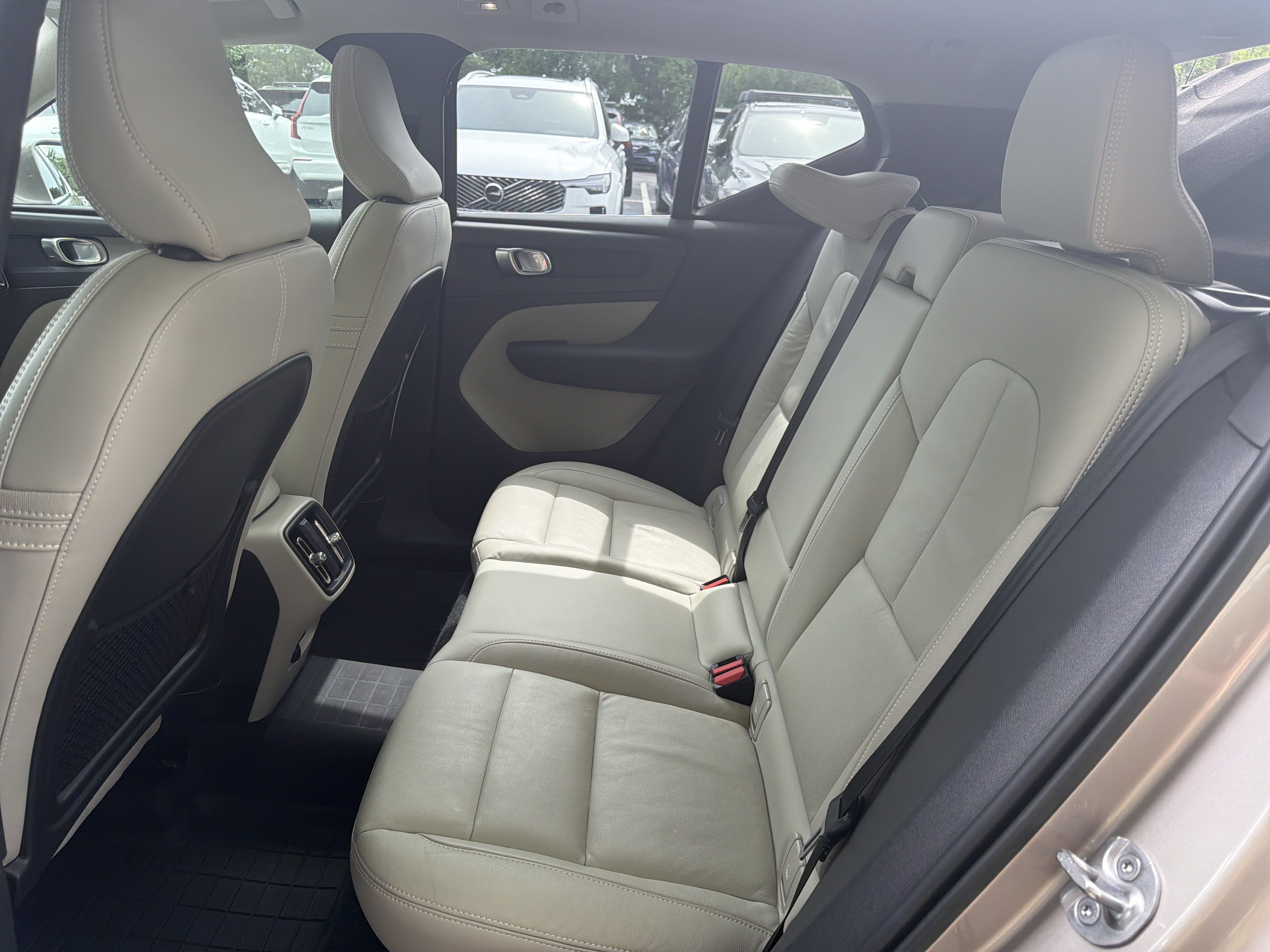 Certified 2023 Volvo XC40 B5 Plus w/ Driver Assist Package AWD/4WD image 32