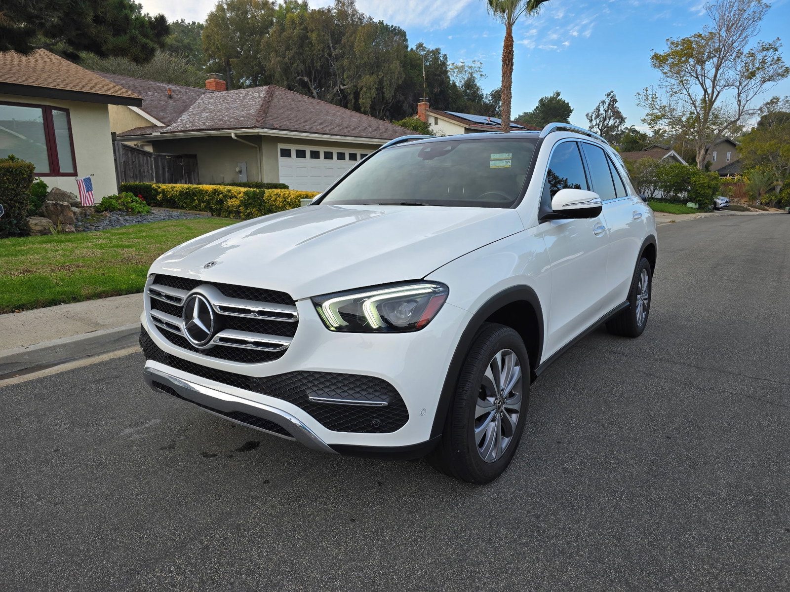 Used 2023 Mercedes-Benz GLE 350 w/ Premium Package image 4