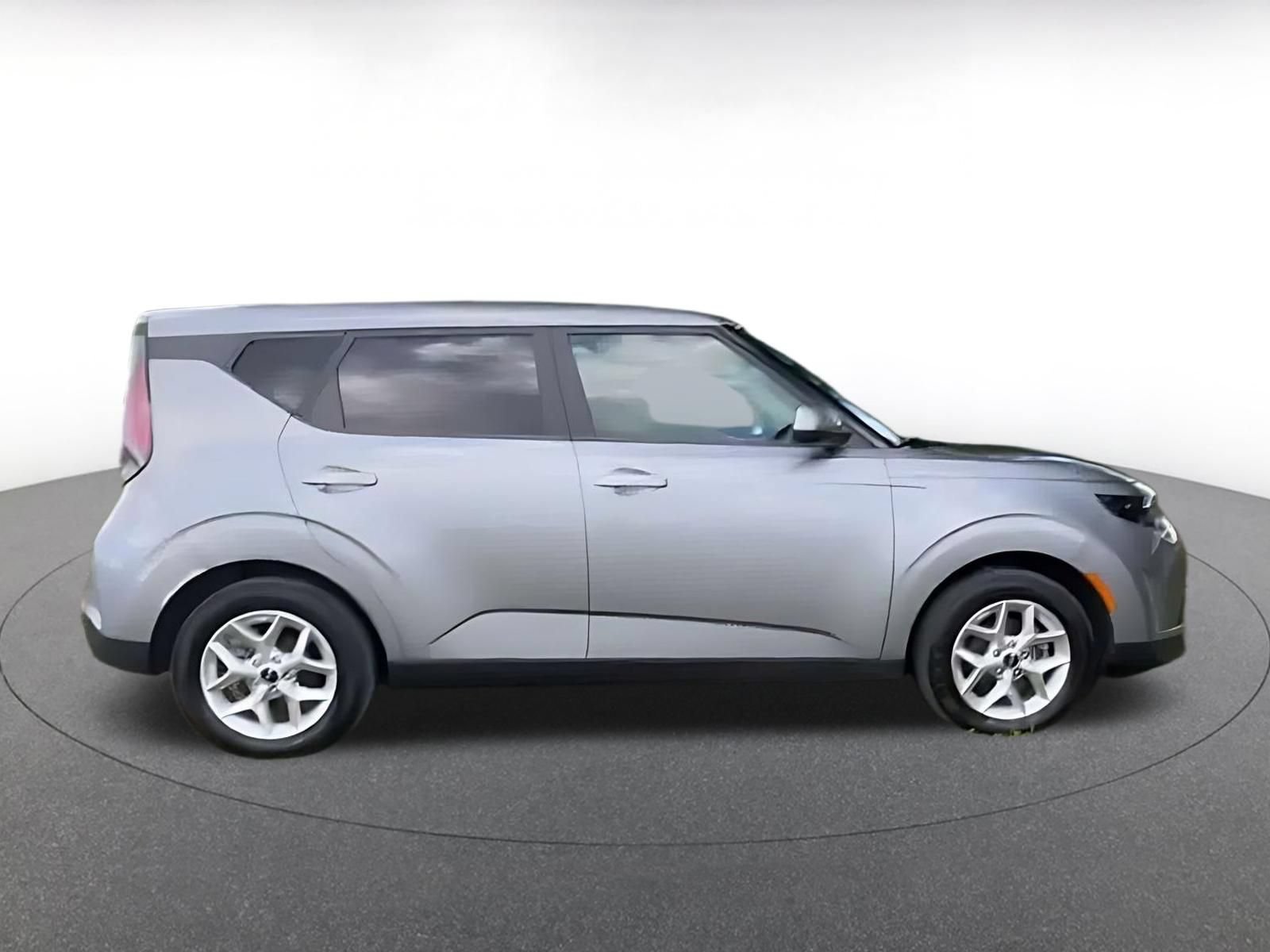 Used 2025 Kia Soul LX w/ LX Technology Package FWD image 18