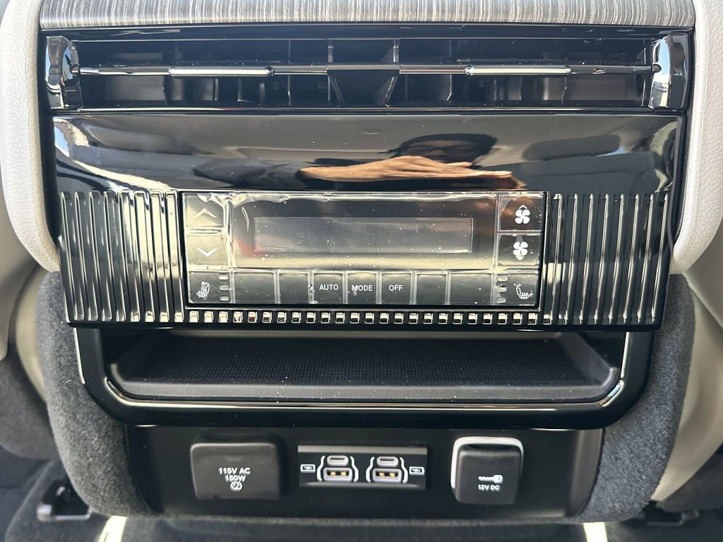 Used 2024 Jeep Wagoneer L Series III w/ Premium Group I image 26