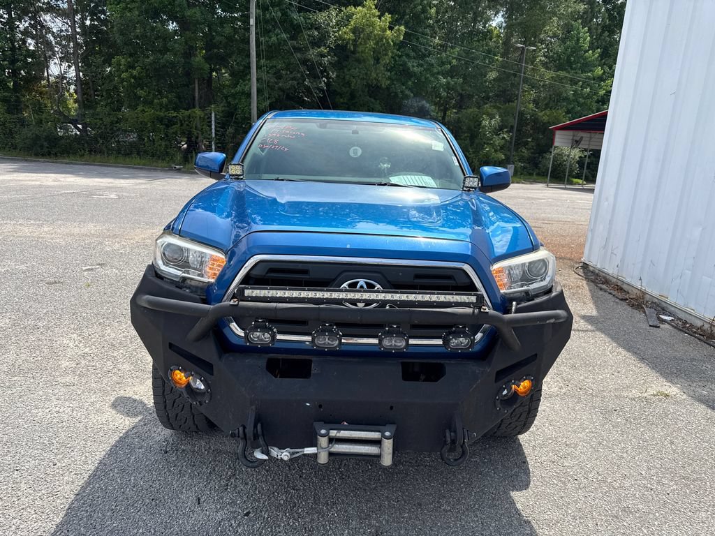 Used 2017 Toyota Tacoma SR5 AWD/4WD video 3