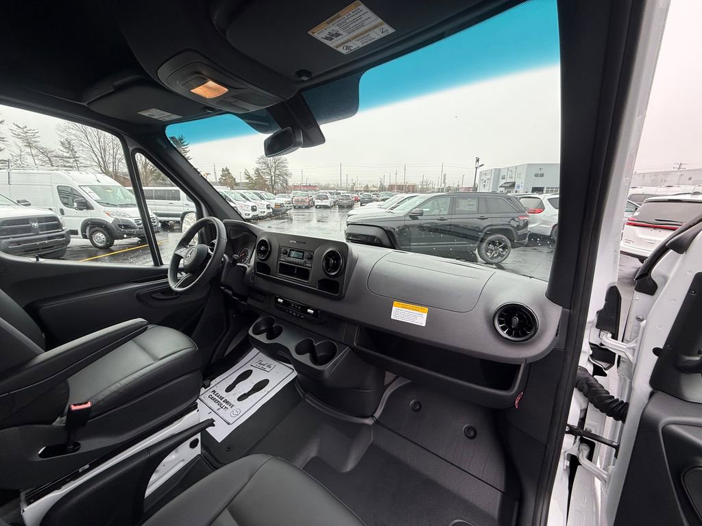 Used 2025 Mercedes-Benz Sprinter 2500 image 19