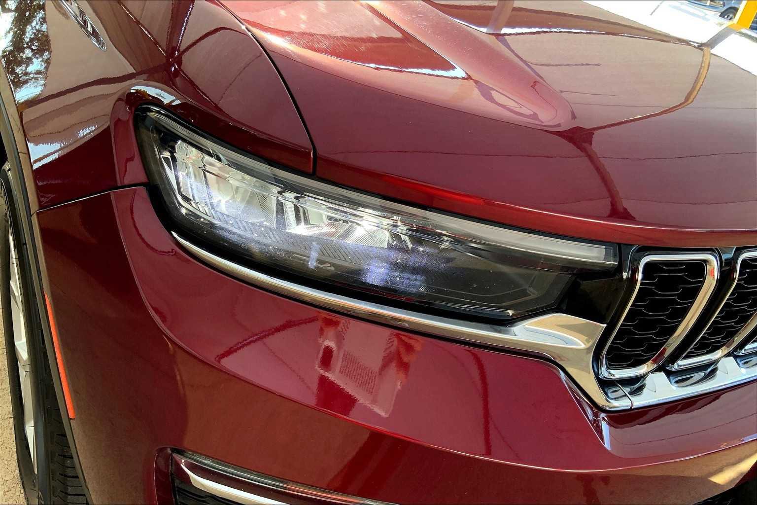 Used 2024 Jeep Grand Cherokee Limited image 27