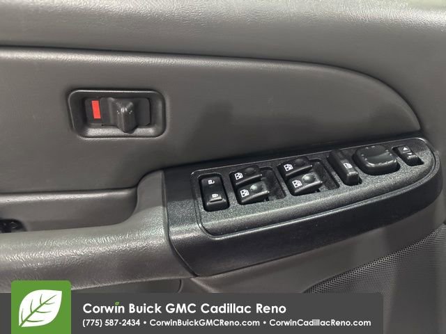 Used 2005 GMC Sierra 2500 SLE w/ Skid Plate Package image 11