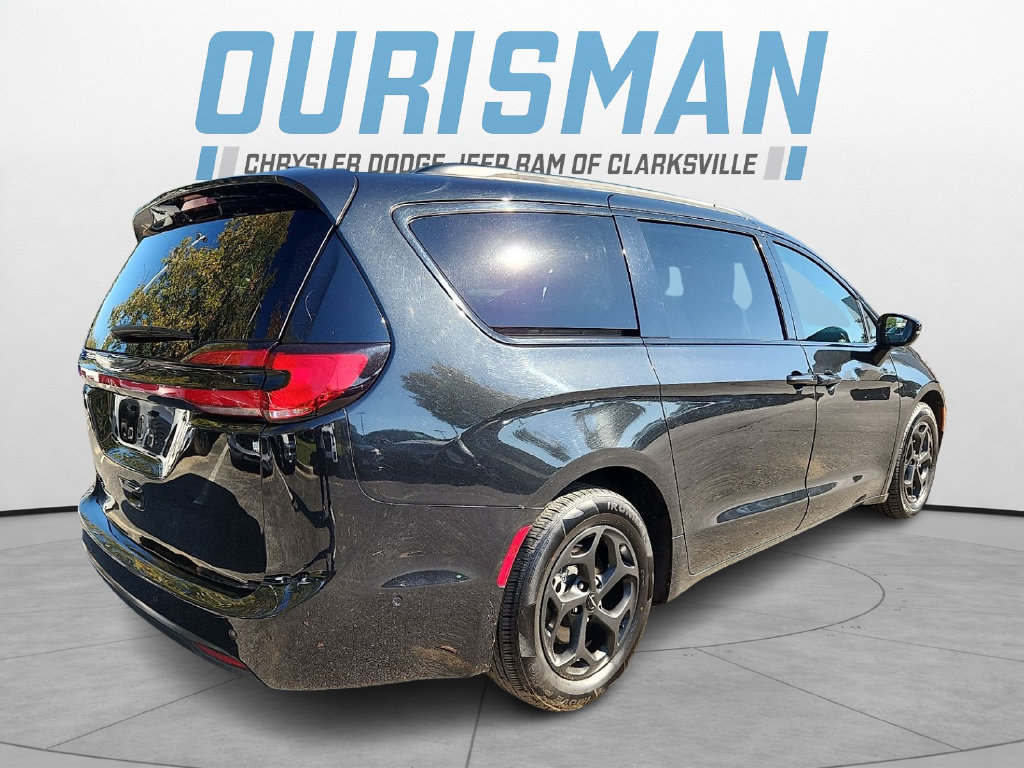 Used 2024 Chrysler Pacifica Premium FWD image 6