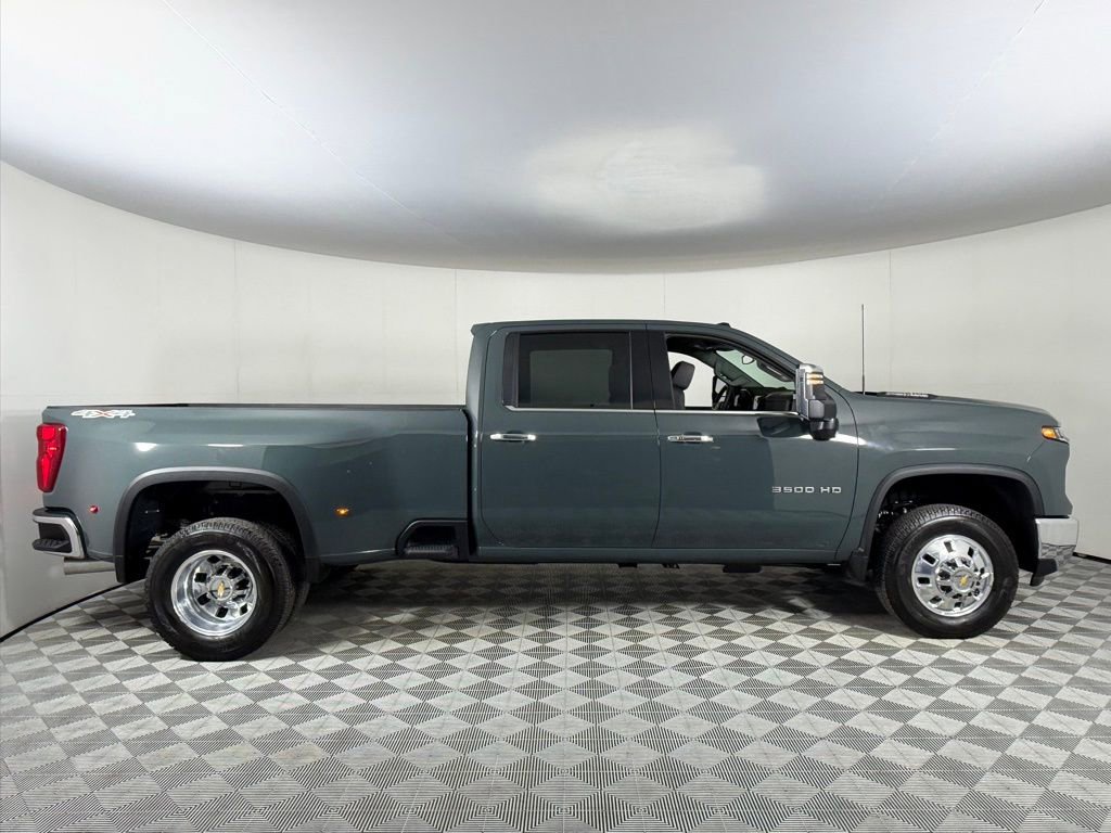 Used 2026 Chevrolet Silverado 3500 LTZ w/ LTZ Plus Package image 4