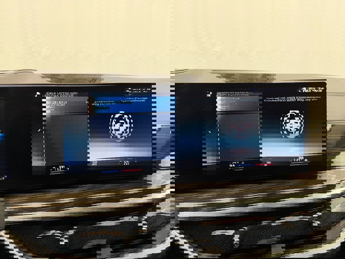 Used 2023 BMW X7 xDrive40i w/ Premium Package image 35