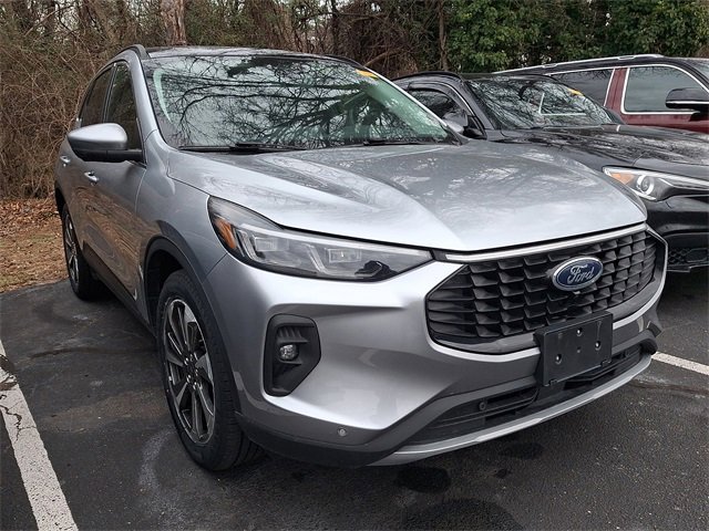 Used 2024 Ford Escape Platinum image 3