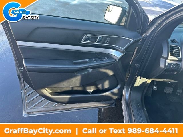 Used 2017 Ford Explorer XLT w/ Equipment Group 202A image 10