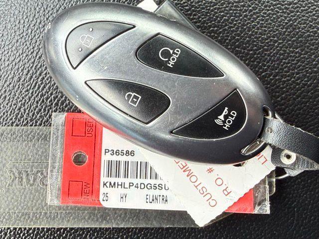 Used 2025 Hyundai Elantra Limited FWD image 16