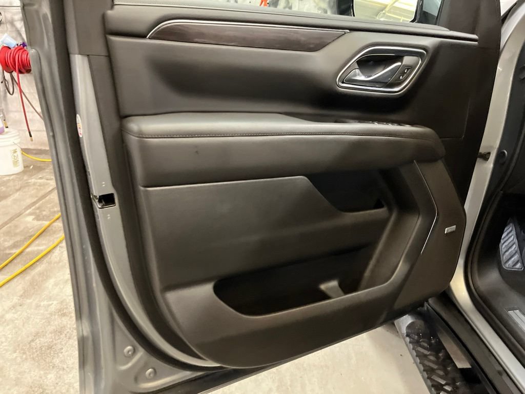 Used 2024 Chevrolet Tahoe Z71 w/ Luxury Package AWD/4WD image 12