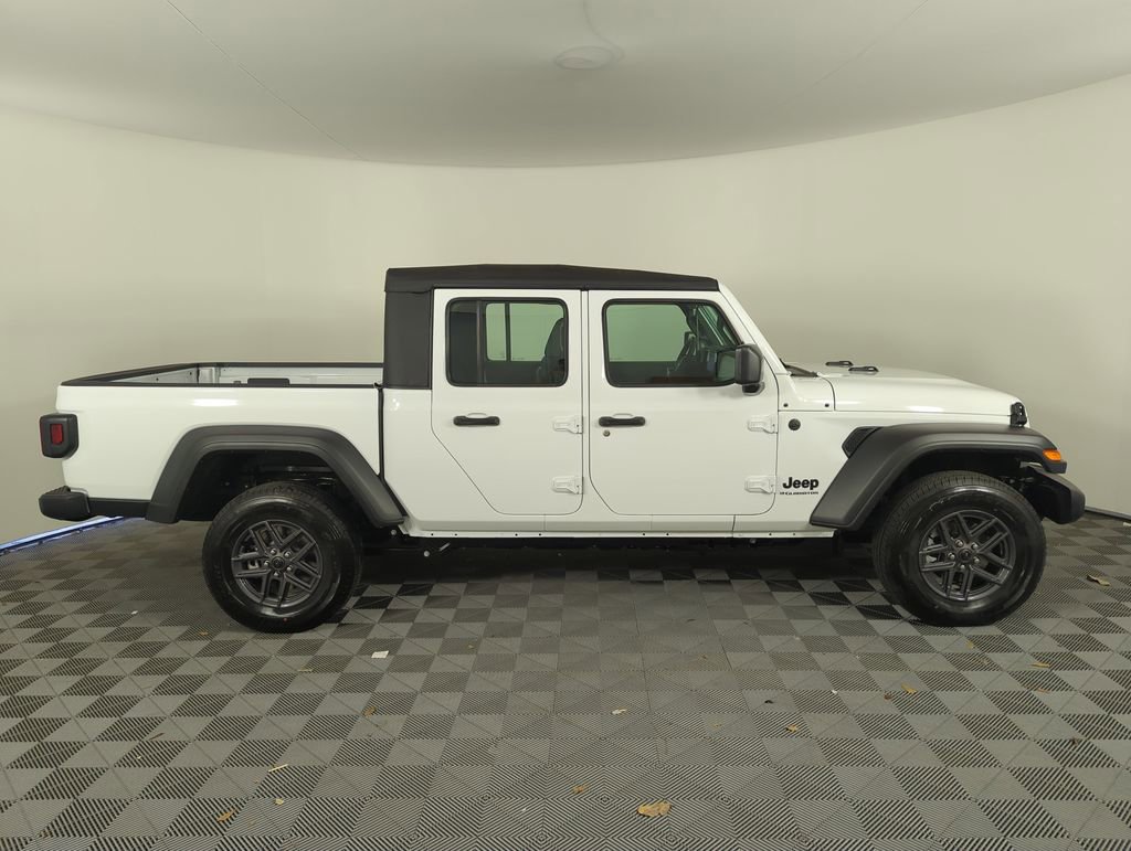 New 2026 Jeep Gladiator Sport AWD/4WD image 4