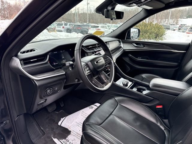 Used 2024 Jeep Grand Cherokee L Limited w/ Luxury Tech Group II image 23